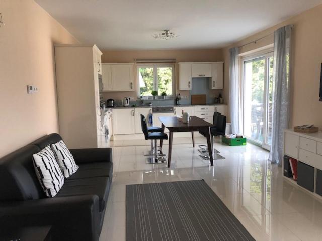 Velden View Ferienwohnung Mit Grosser Sonnenterrasse Und See- Und Karawankenblick Velden am Woerthersee Luaran gambar